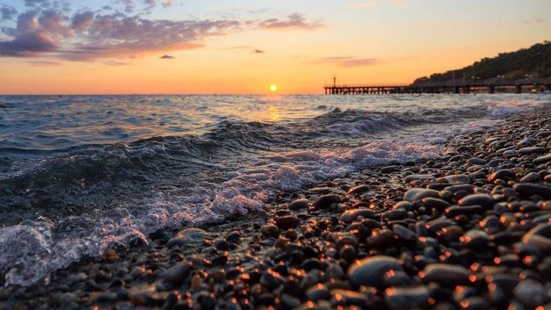 В Анапе штормом подняло со дна старые выбросы мазута