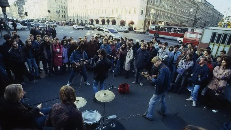 Музыканты на Невском проспекте. 1995 г. Фото: Всеволод Тарасевич/МАММ/МДФ/russiainphoto.ru