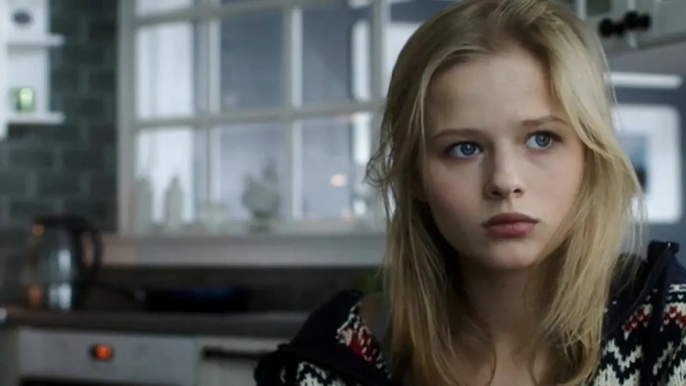 Кадр из фильма "Отражение радуги"/kino-teatr.ru