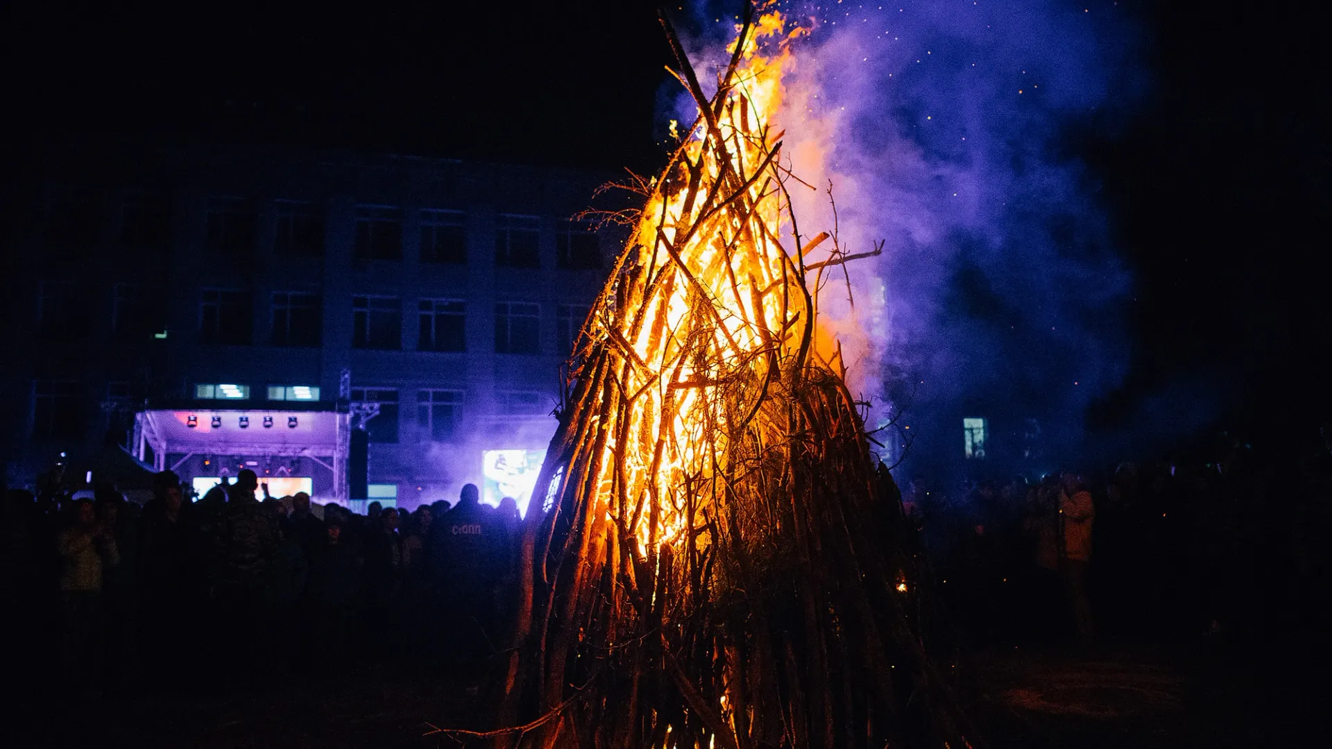 Маёвка в НГУ: финальный костер. Фото: nsu.ru