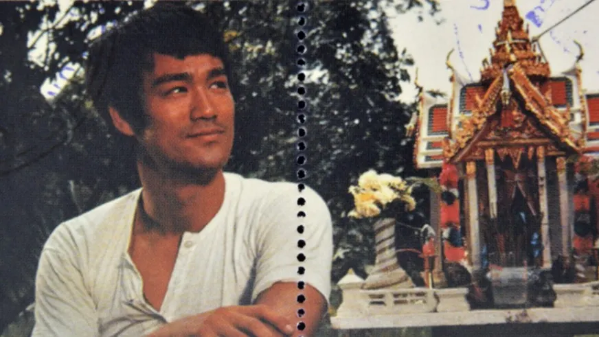 Изображение Брюса Ли на марке, напечатанной в Якутии. Фото: neftali/Shutterstock/Fotodom