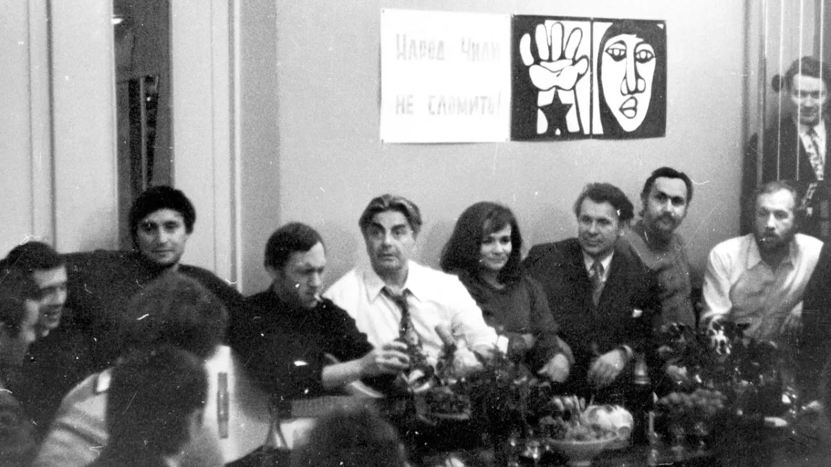 Артисты театра на Таганке во время гастролей в Институте ядерной физики АН Казахской ССР в Алма-Ате. Сентябрь 1973 года. Фото: fondlubimova.ru