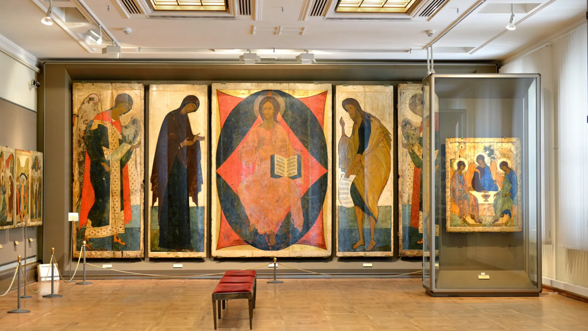 Иконы Андрея Рублева в экспозиции Третьяковской галереи. Фото: Popova Valeriya/Shutterstock/Fotodom