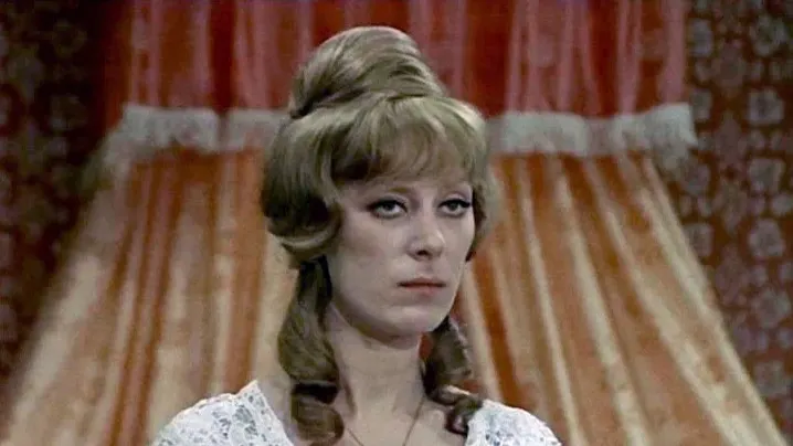 Екатерина Васильева в фильме Леонида Квинихидце «Соломенная шляпка». Фото: «Ленфильм»/kinopoisk.ru