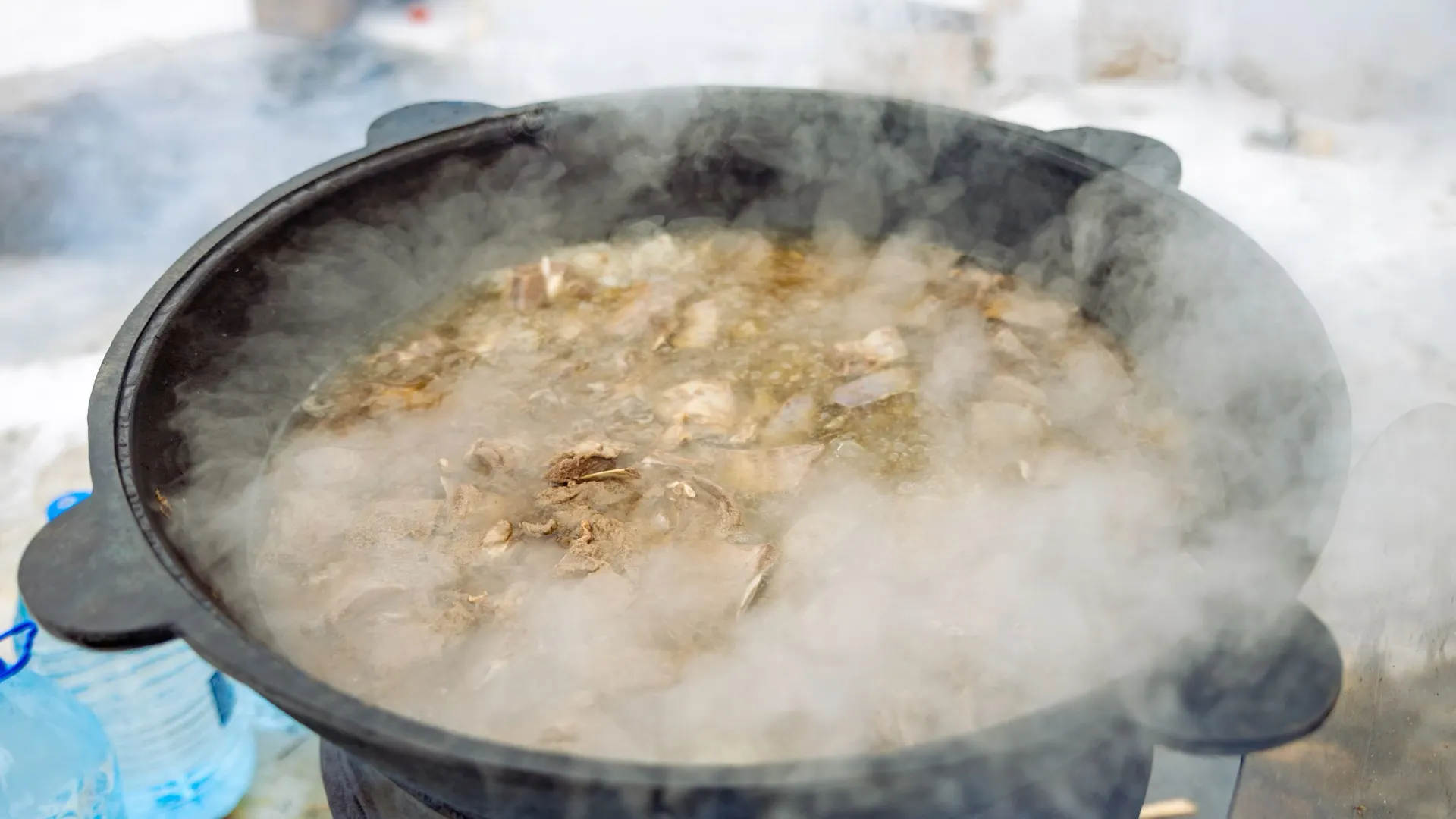 «Октябрьский» поздоровался с гостями национальной кухней и зимними забавами