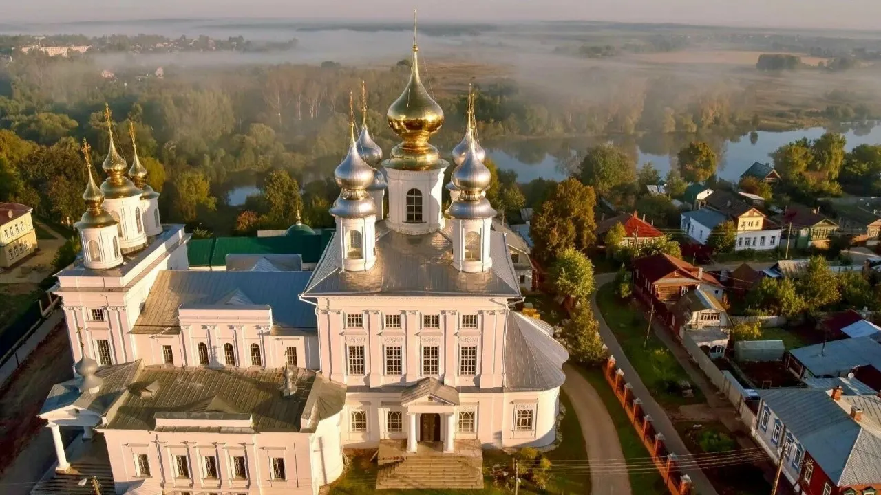 Воскресенский кафедральный собор города Шуя в наши дни. Строительство современного храма продолжалось с конца XVIII до начала XX века на средства прихожан. Фото: vk.com/soborshuya