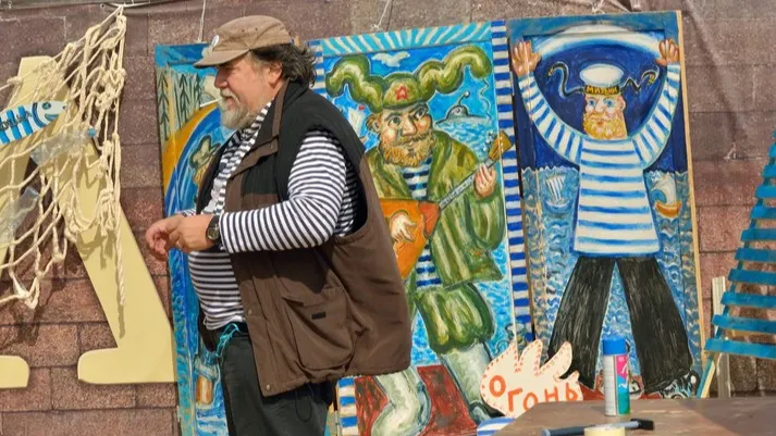 Выставка картин «Митьков» на пляже в Санкт-Петербурге. 13 августа 2016 г. Фото: aleksandr4300/Shutterstock/Fotodom