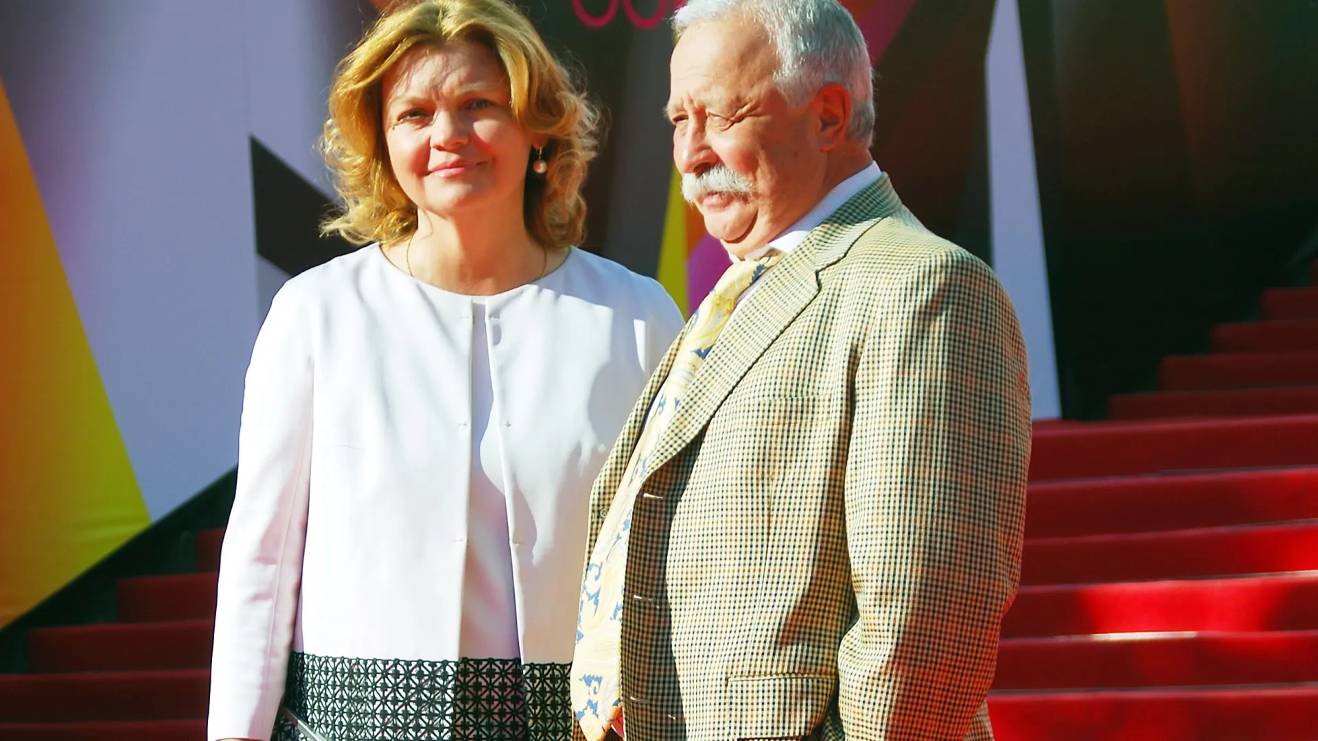 Телеведущий Леонид Якубович с женой Мариной Видо на церемонии открытия XXXV Московского международного кинофестиваля. 20 июня 2013 года. Фото: Ekaterina Bykova/Shutterstock/Fotodom