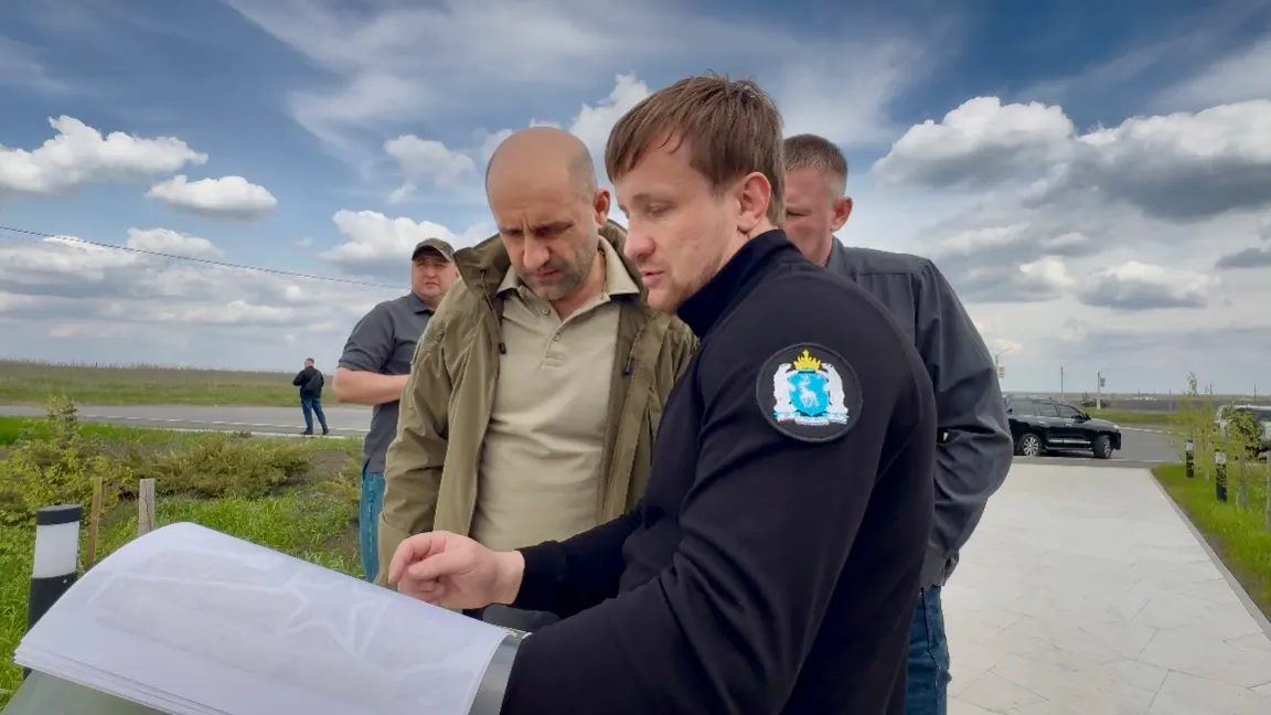 Ямал презентовал Жоге проект озеленения сквера у памятника его сыну