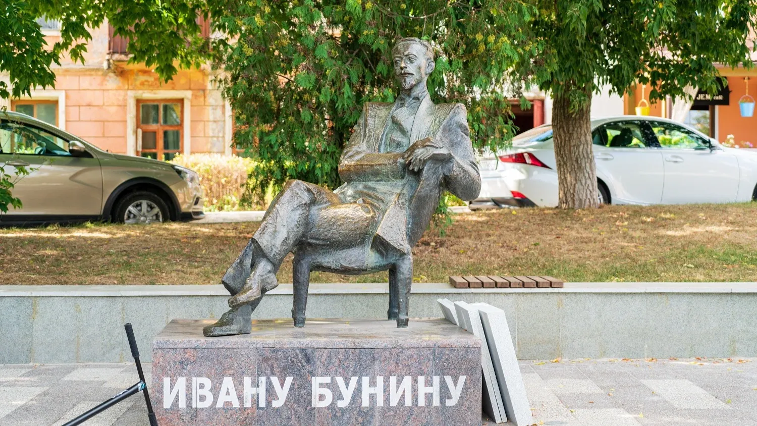 Памятник Бунину в Ельце. Фото: Collection Maykova/Shutterstock/Fotodom