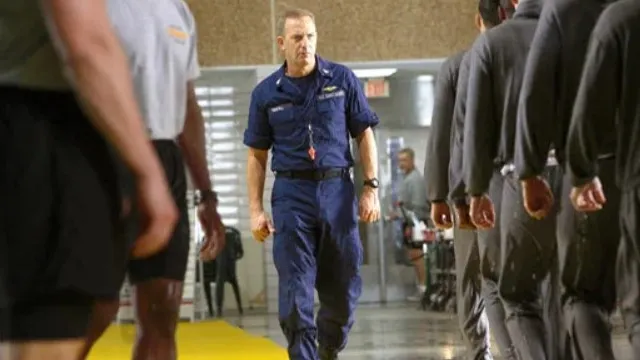 Кевин Костнер в фильме «Спасатель». Фото: Beacon Communications/Touchstone Pictures/Fоrum Hungary/kinopoisk.ru