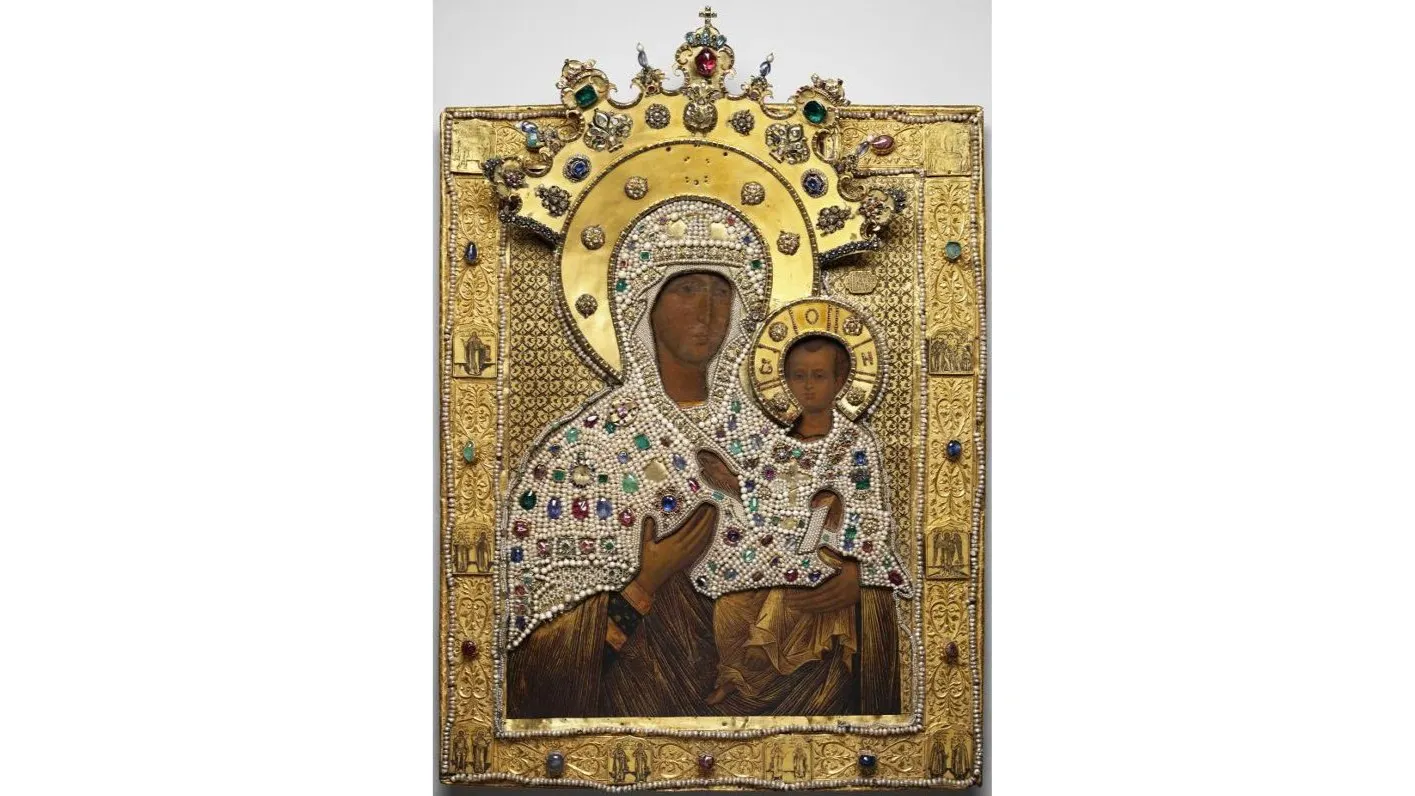 Богоматерь Одигитрия Смоленская. Вторая половина XV в. Один из первых списков с чудотворного образа Богоматери Одигитрии, почитавшегося в Смоленске с XIV века. Государственный историко-культурный музей-заповедник «Московский Кремль». Фото: icons.pstgu.ru