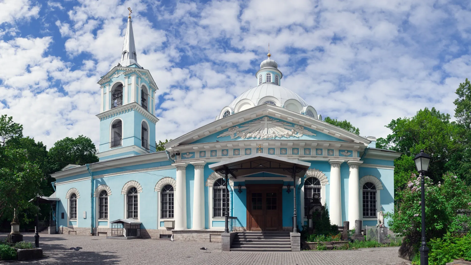 Церковь Смоленской иконы Божией Матери на Васильевском острове. Фото: Solodov Aleksei/Shutterstock/Fotodom