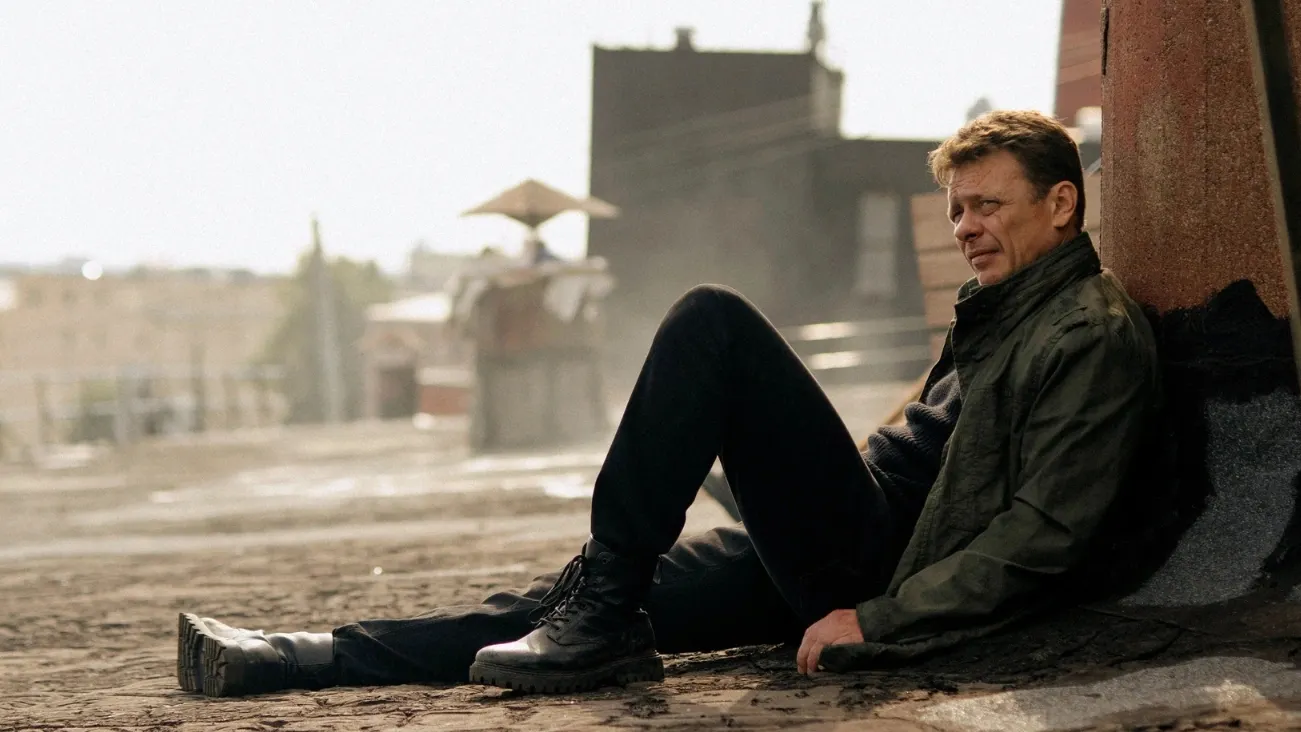 Павел Майков в сериале «Она такая классная»/Марс Медиа Энтертейнмент/KION/МТС Медиа/kinopoisk.ru