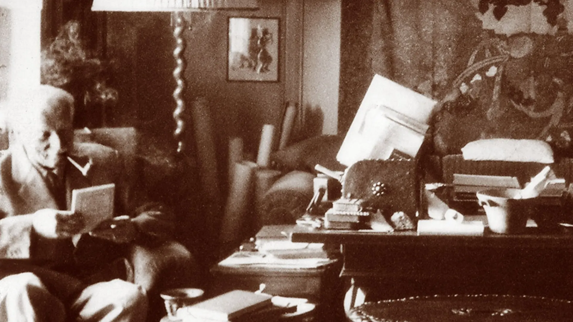 К. Г. Юнг в библиотеке, 1960 г. Фото: cgjunghaus.ch