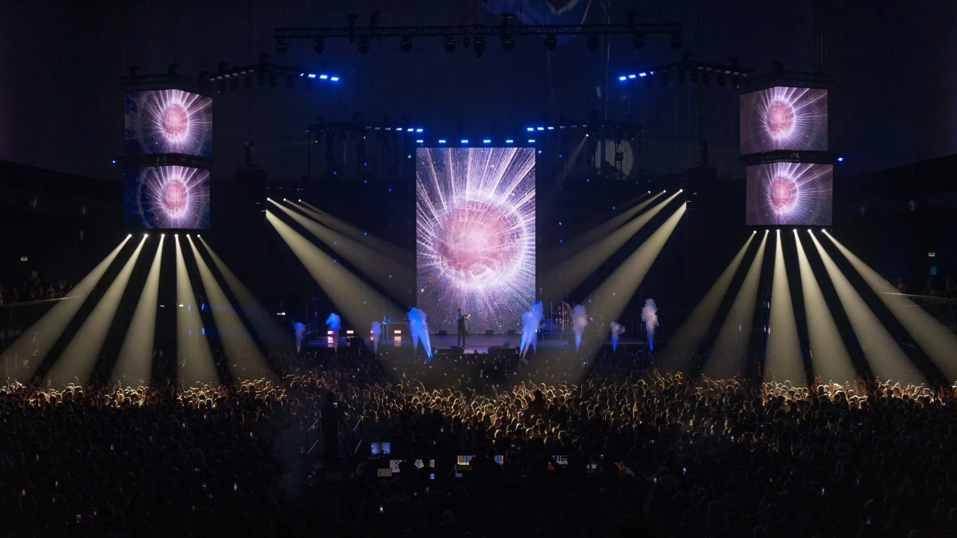 На концертах артиста всегда полные залы. Фото: vk.com/xolidayboy_music