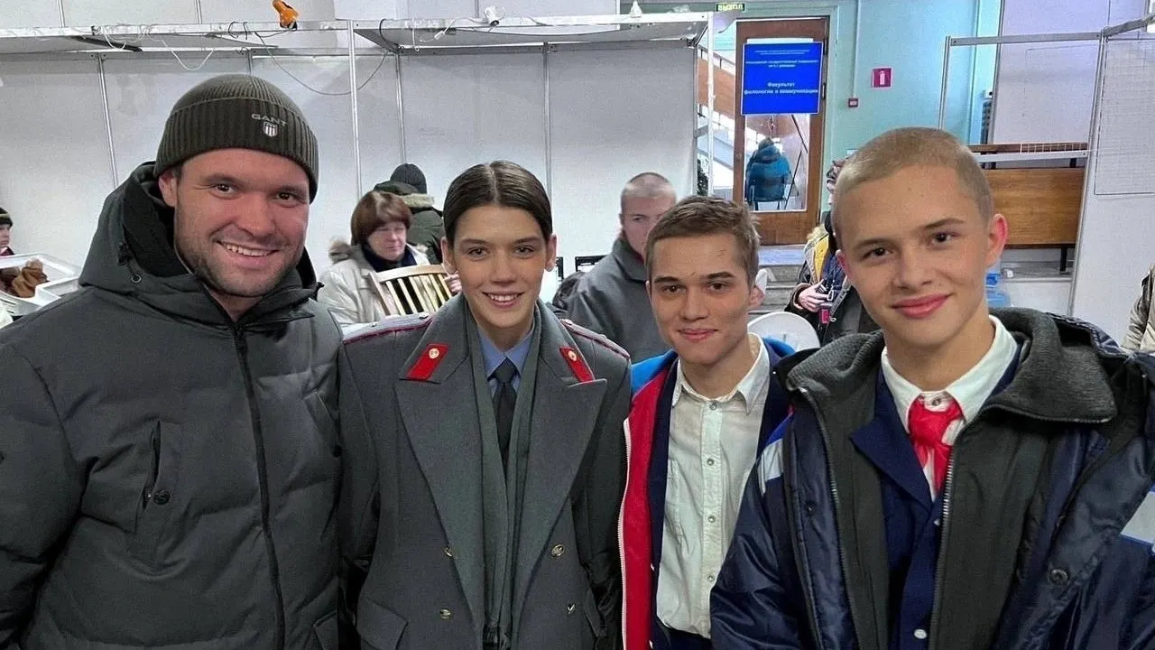 На съемках сериала «Слово пацана». Фото: vk.com/real_ruzil