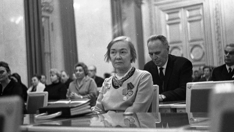 Ольга Берггольц на церемонии вручения Ордена Ленина. Фото: Виталий Засеев/МАММ/МДФ/russiainphoto.ru