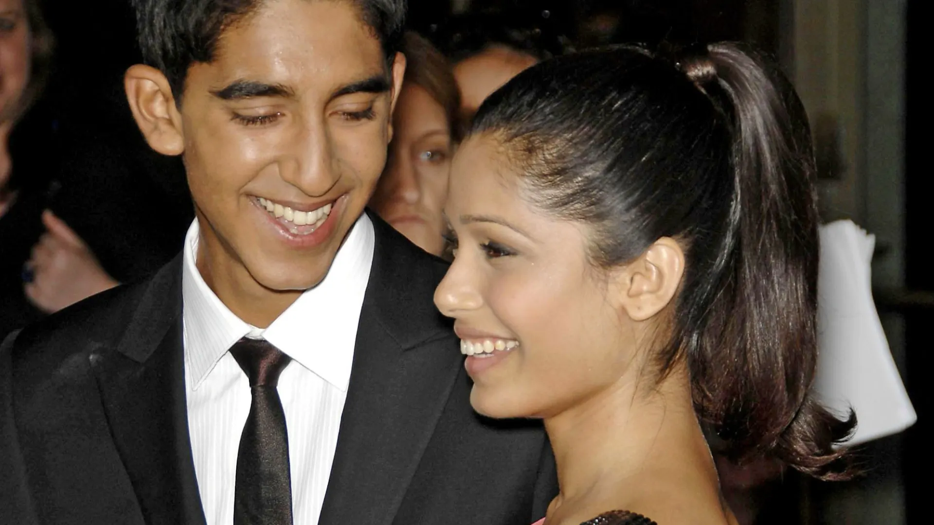 Дев Патель и Фрида Пинто. Фото: Everett Collection/Shutterstock/Fotodom