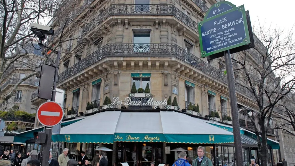 Площадь Сартр-Бовуар в Париже. Фото: Mark Aumann/Shutterstock/Fotodom