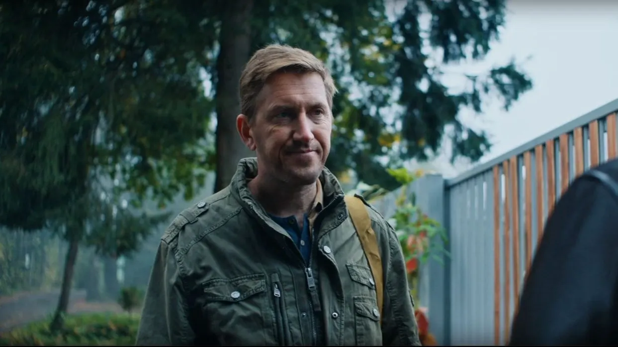 Актер Кирилл Кяро. Фото: кадр из сериала «Как приручить лису»/онлайн-кинотеатр Okko