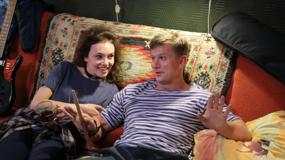 Кадр из сериала «90-е. Весело и громко»/Black Box Production/Art Pictures Vision/kinopoisk.ru