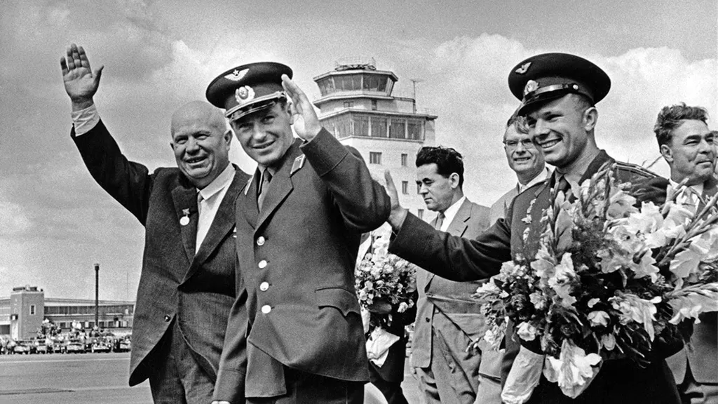 Герман Титов с Никитой Хрущевым и Юрием Гагариным. 9 августа 1961 г. Фото: Виктор Ахломов/МАММ/МДФ/russiainphoto.ru