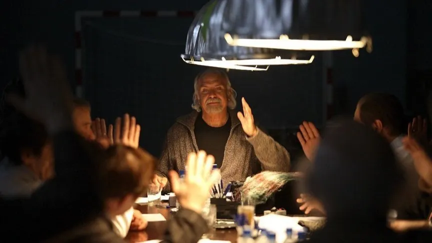 Кадр из фильма «12»/Студия «Тритэ»/Федеральное агентство по культуре и кинематографии/«КарроПрокат»/kinopoisk.ru