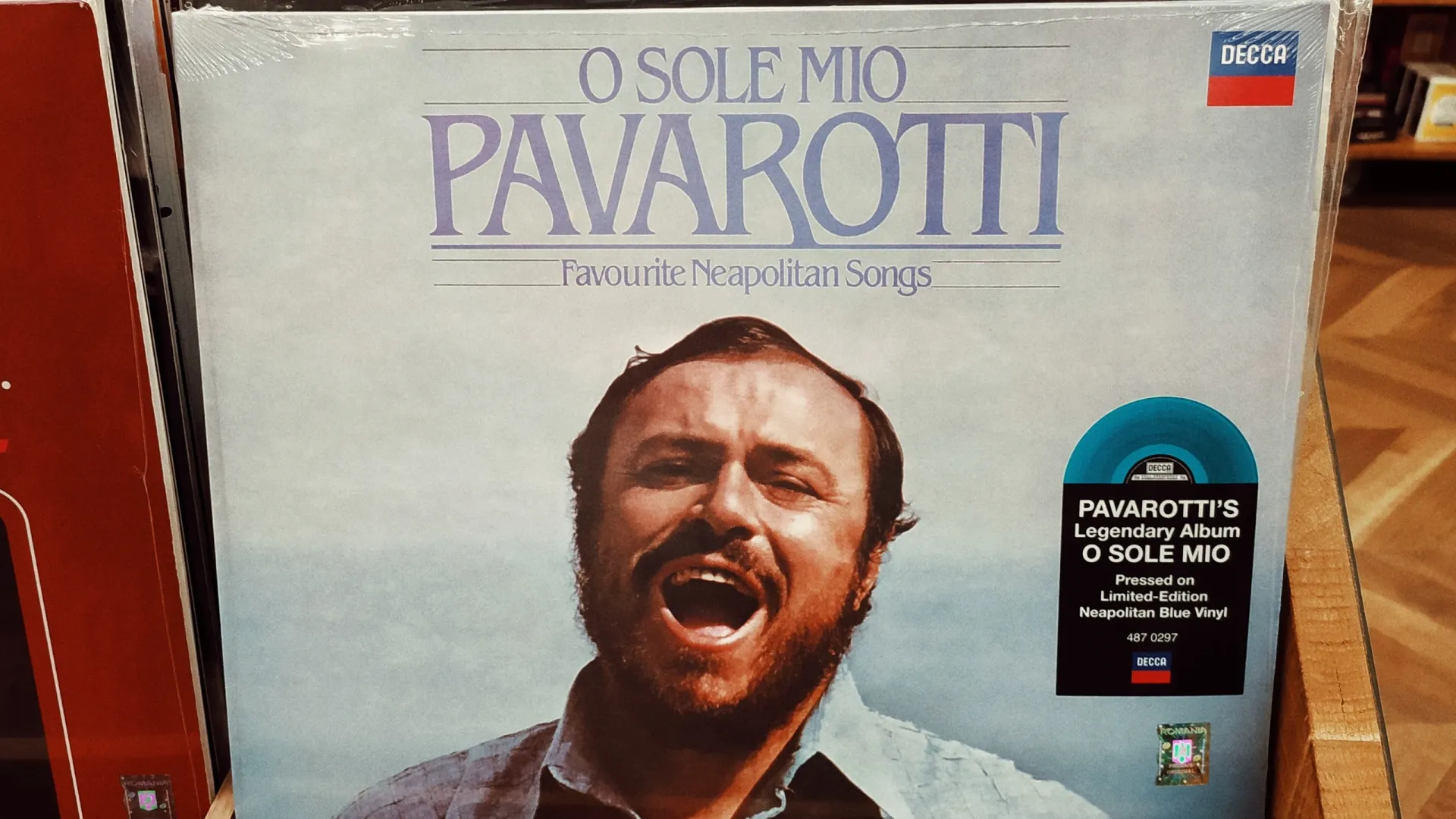 Виниловый диск Лучано Паваротти с записями неаполитанских песен. Фото: Popescu — Valceanu Marius/Shutterstock/Fotodom