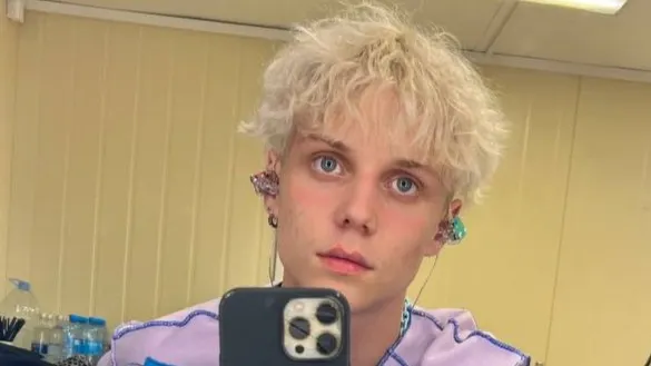 Ваня Дмитриенко в гримерке. Фото: t.me/vaneckavanushka