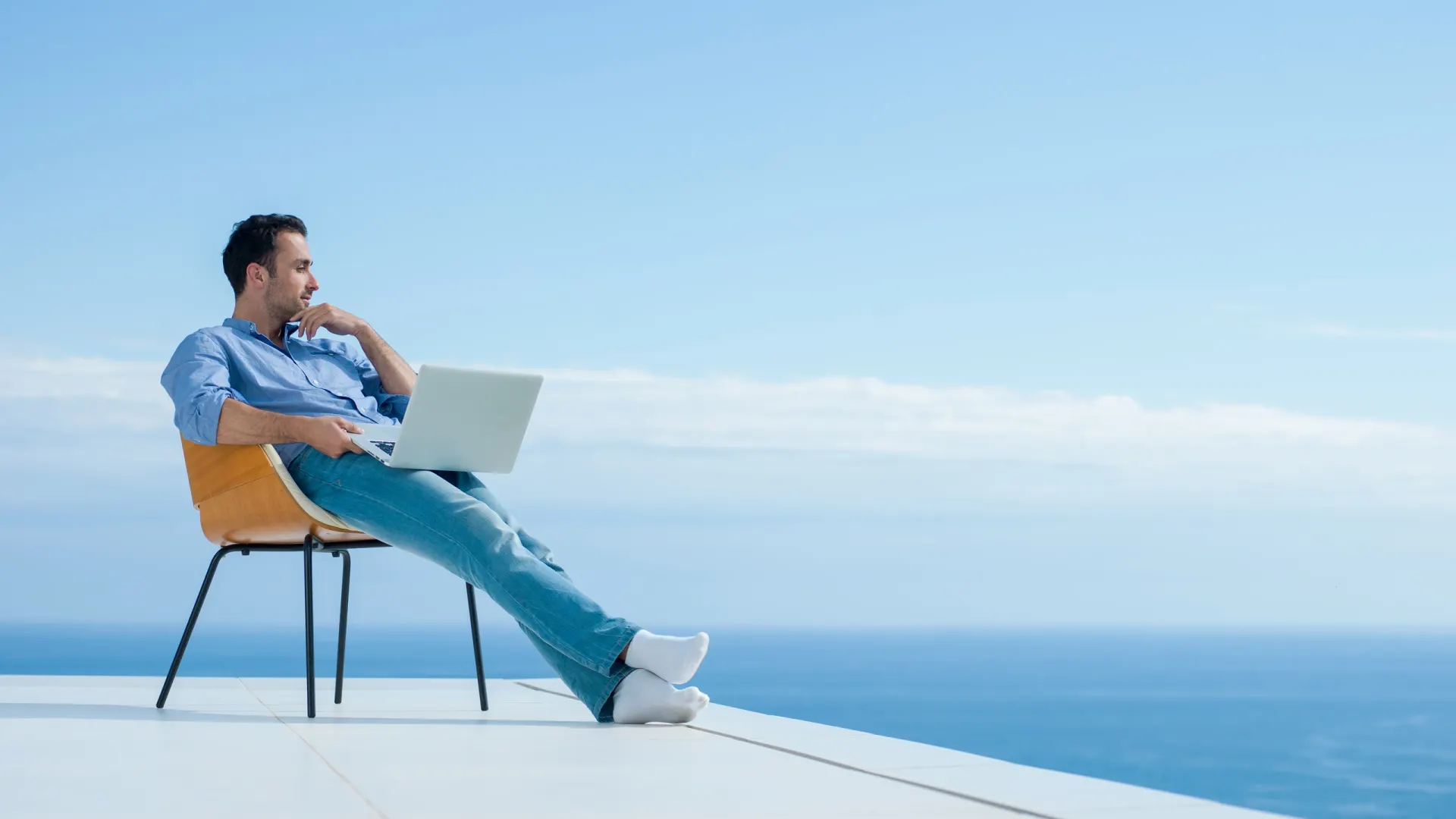 Приснилось море на Левона Огуречника — отправляйтесь в деловую поездку. Фото: dotshock