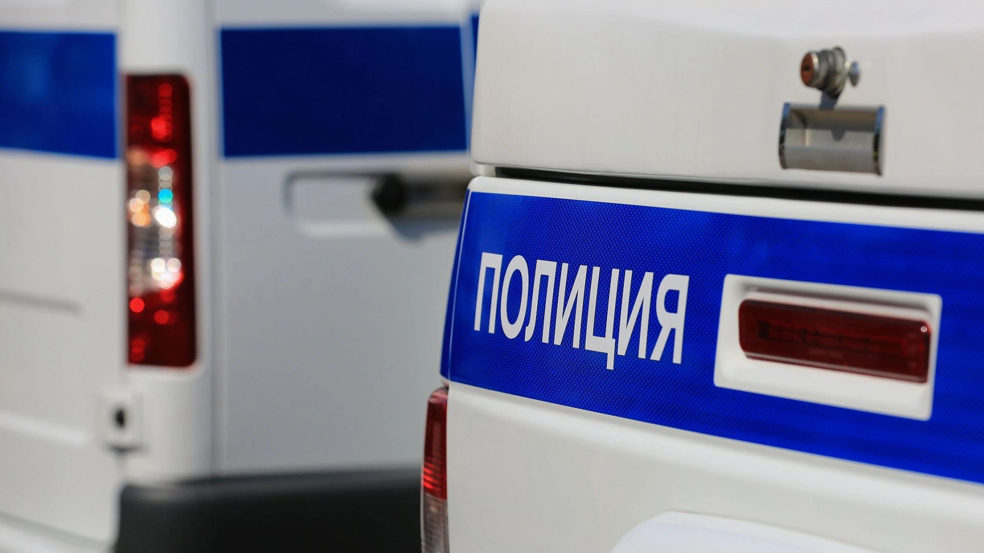 «112»: в московский двор вызвали саперов из-за подозрительной машины