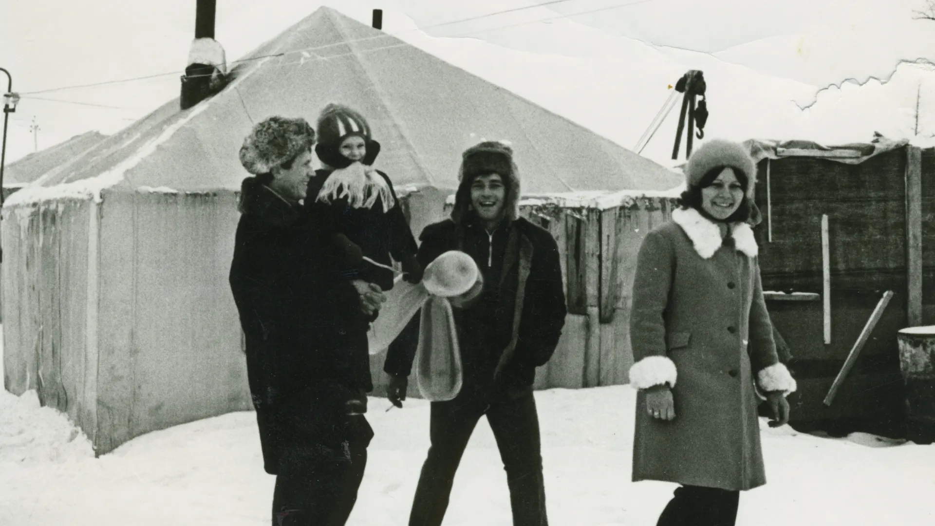 Палаточный городок. Фото: Л.Ф. Смирнова, фонд Новоуренгойского городского музея изобразительных искусств.
