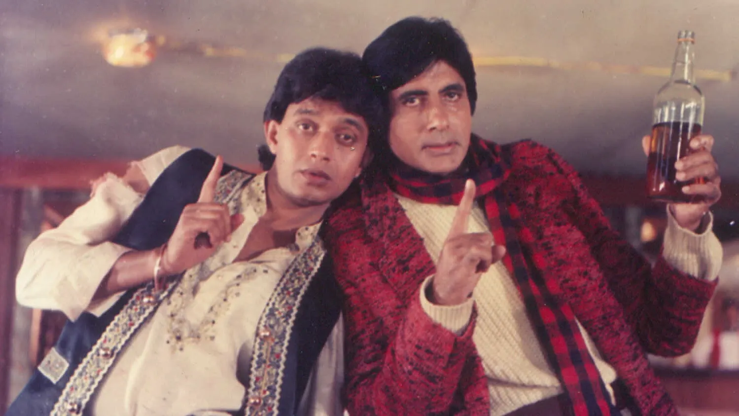 Митхун Чакраборти и Амитабх Баччан в фильме «Ганга, Джамна, Сарасвати». Фото: Raam Raj Kalamandir's/imdb.com