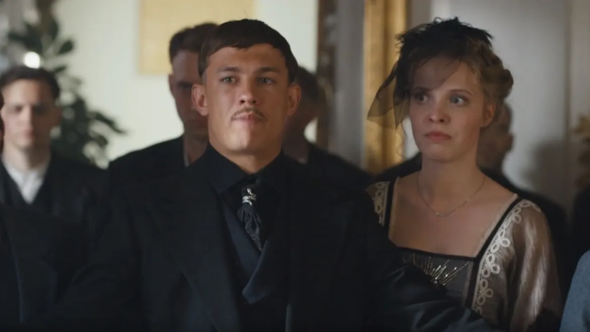 Никита Кологривый в роли Мишки Япончика в фильме «Бендер: Начало». Кадр из видео: kinopoisk.ru