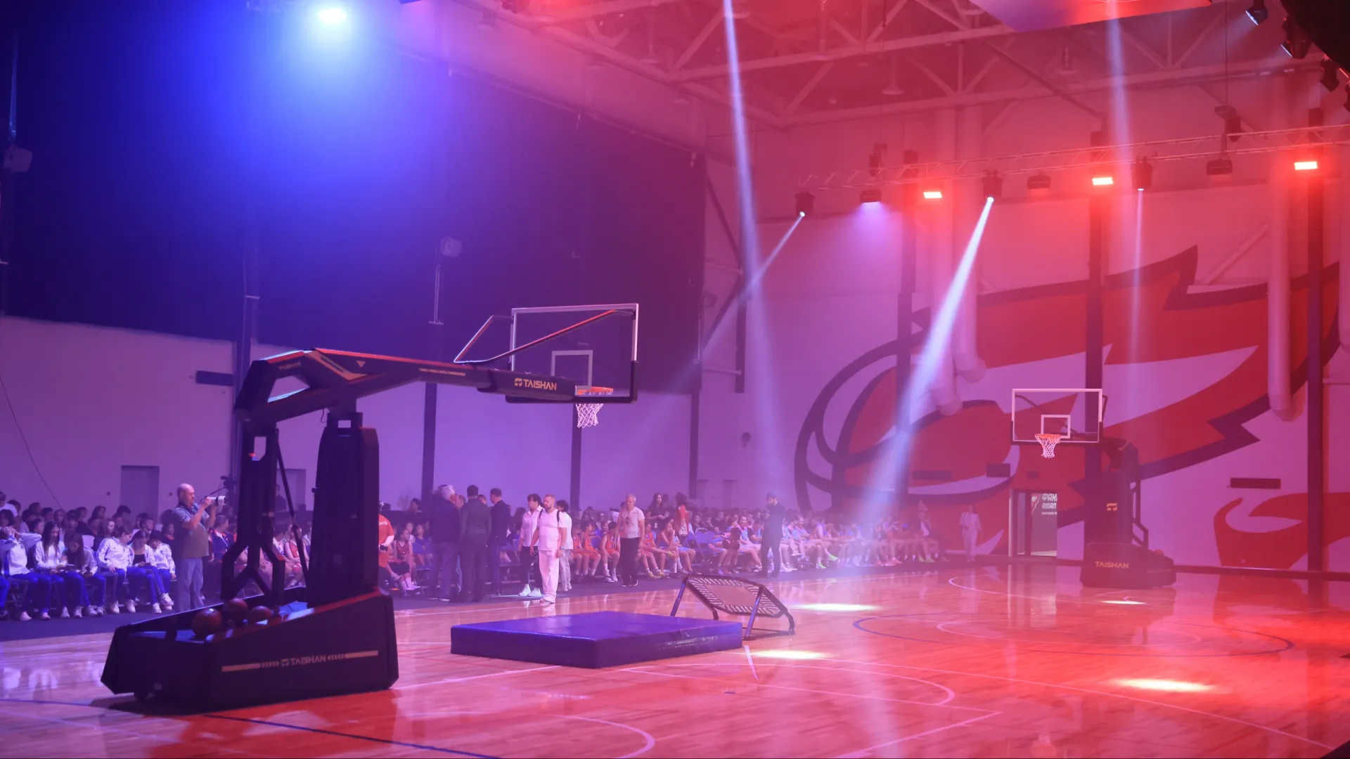 Фото: Федор Воронов/«Ямал-Медиа»«Факел»