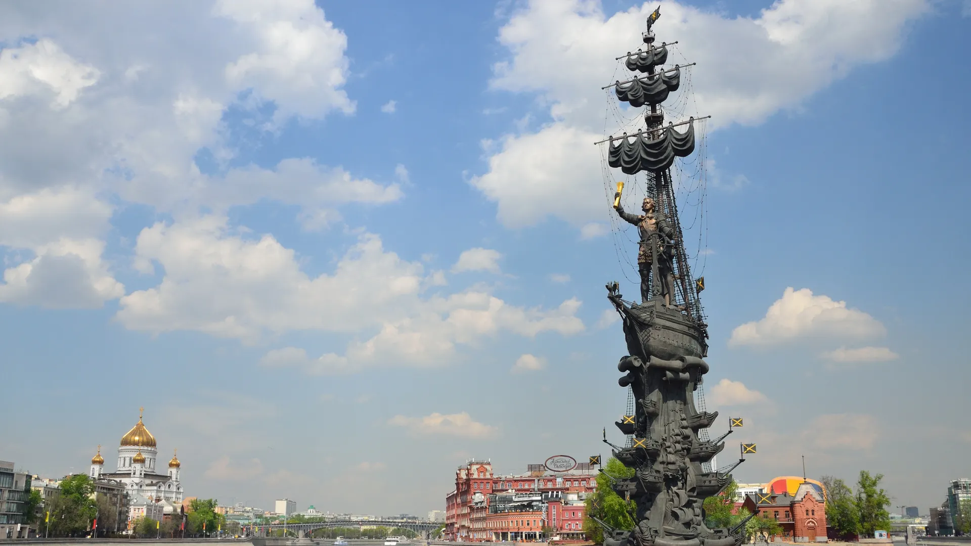 «Памятник в ознаменование 300-летия российского флота». Фото: Ovchinnikova Irina/Shutterstock/Fotodom