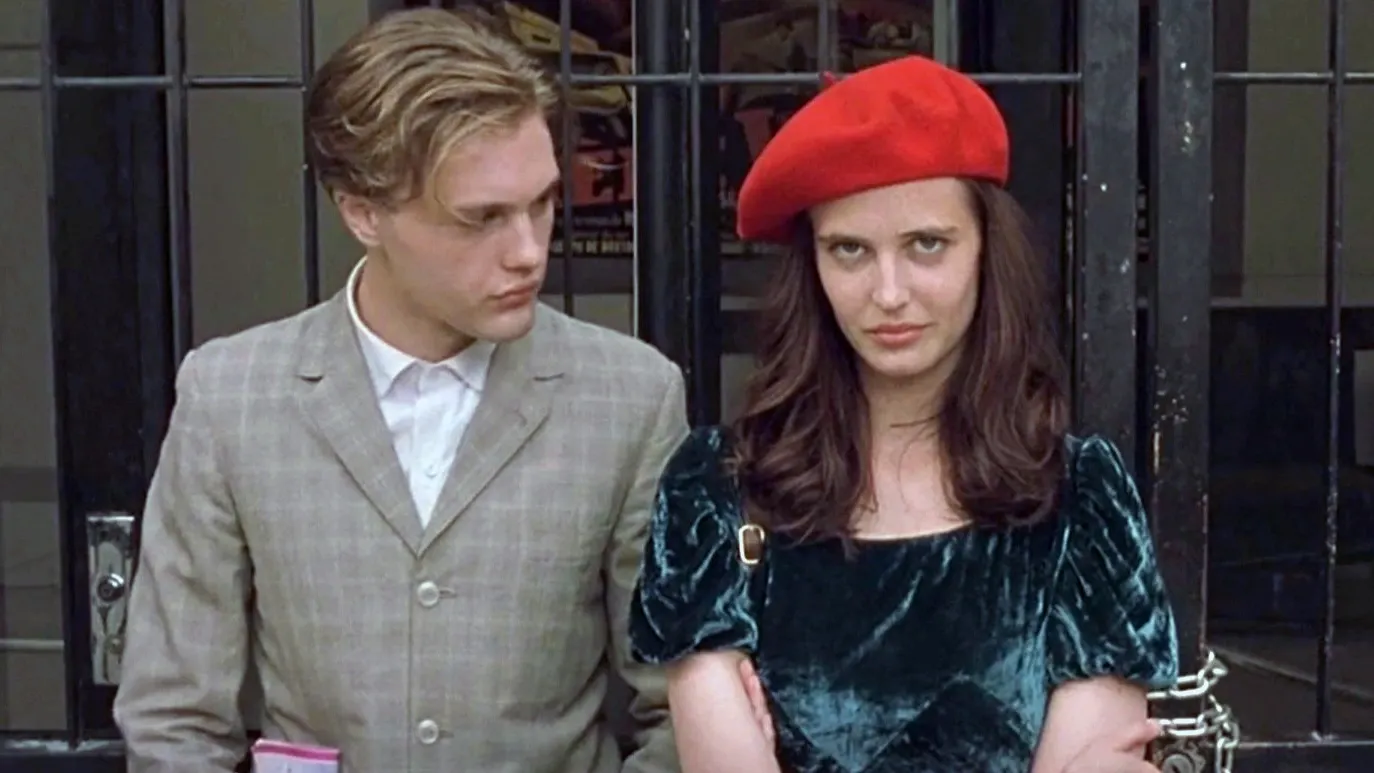 Кадр из трейлера фильма «Мечтатели»/Fiction/Fox Searchlight Pictures/HanWay Films/Medusa Produzione/Peninsula Films/Recorded Picture Company (RPC)/Telepiù/«Пирамида»/«Иллюзион Кино»/kinopoisk.ru