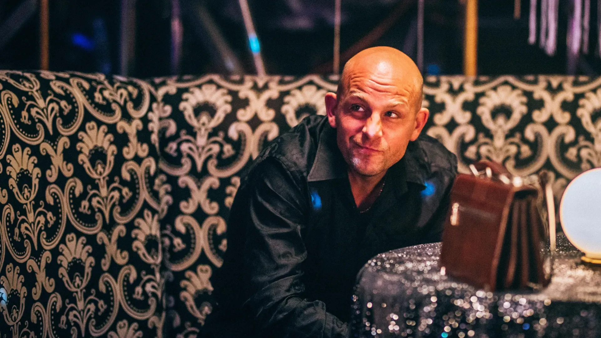 Федор Лавров в сериале «Трейдер». Фото: CTV Productions/«Аврора Фильм»/Axis Motion Pictures/Cometstone Pictures/kinopoisk.ru