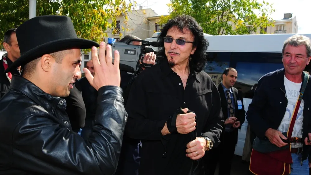 Тони Айомми и Иэн Гиллан в Спитаке, Армения. 1 октября 2009 года. Фото: Vahan Abrahamyan/Shutterstock/Fotodom