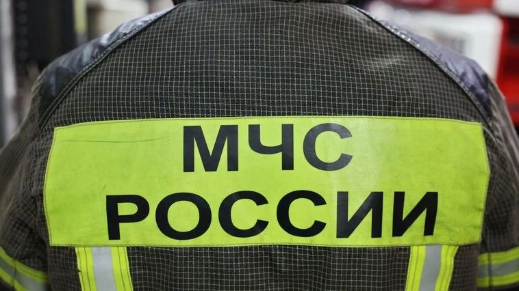 Восемь человек достали спасатели из-под обломков крыши завода в Липецкой области