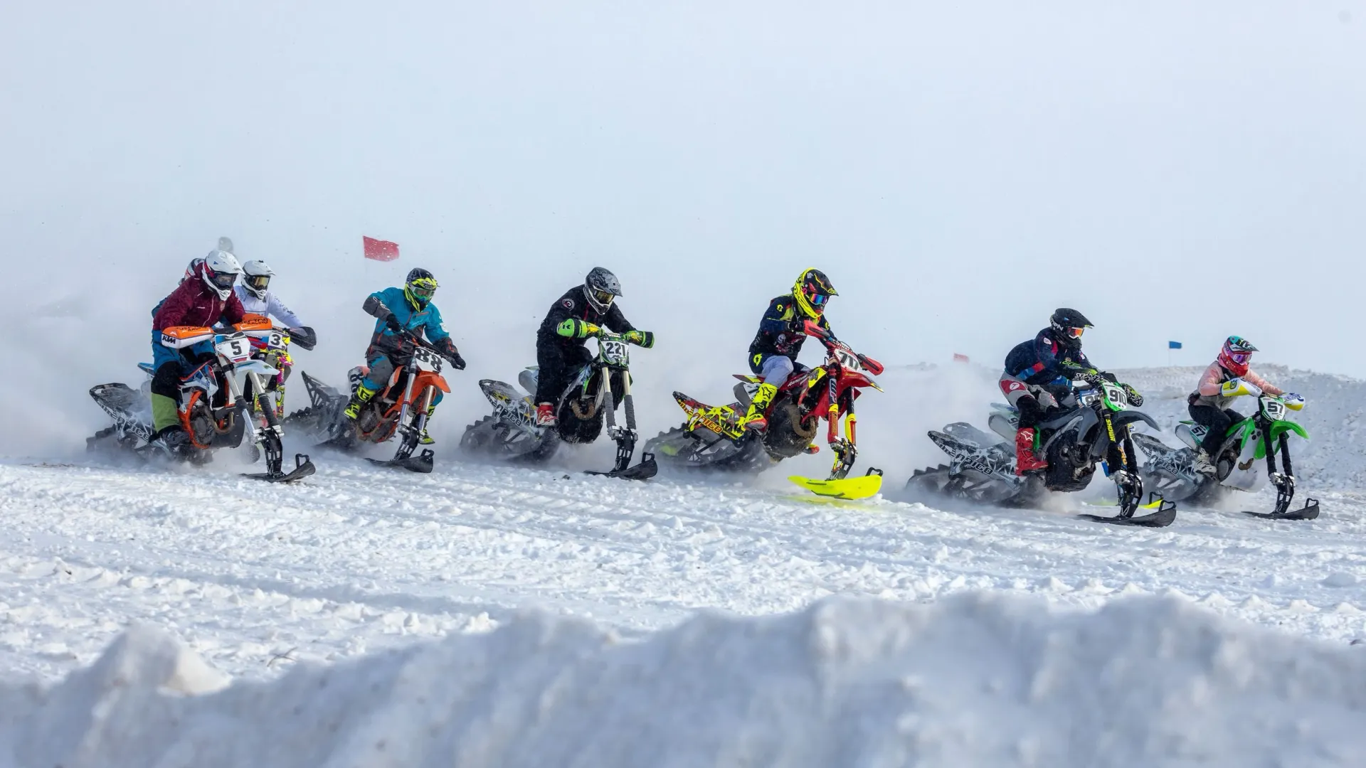 Снегоходные гонки, пожалуй, самый северный вид спорта. Фото: Федор Воронов/«Ямал-Медиа»