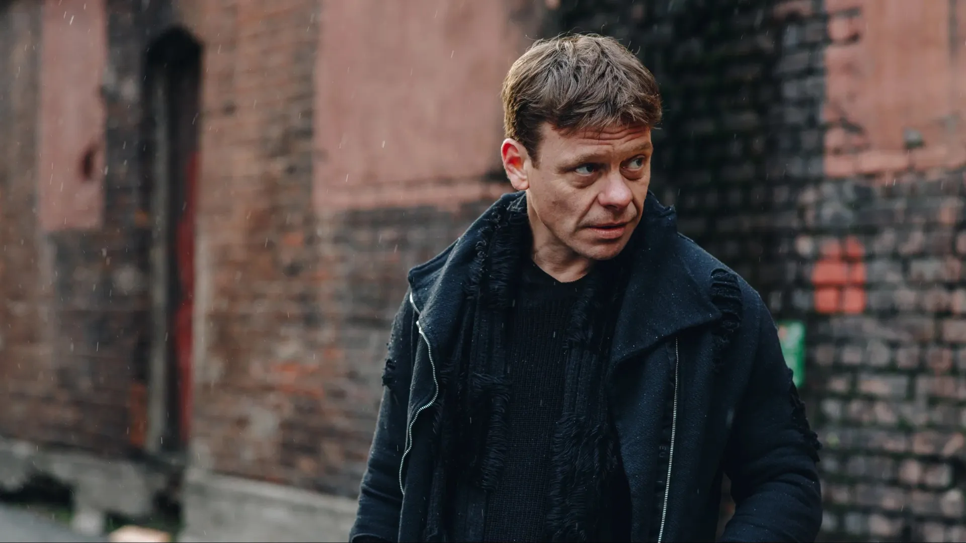 Павел Майков на съемках сериала «Закрыть гештальт». Фото: «Лунапарк»/«Плюс Студия»/kinopoisk.ru