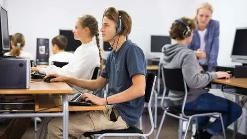 Ямал заинтересован в талантливых студентах и школьниках. Фото: BearFotos / Shutterstock / Fotodom. 