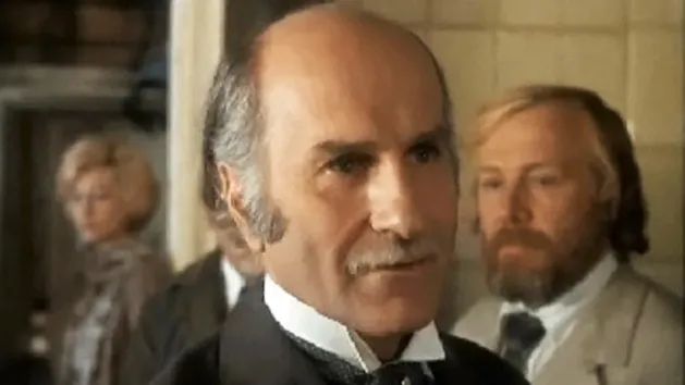 Любимая роль актера – профессор Серебряков. Кадр из фильма «Дядя Ваня»