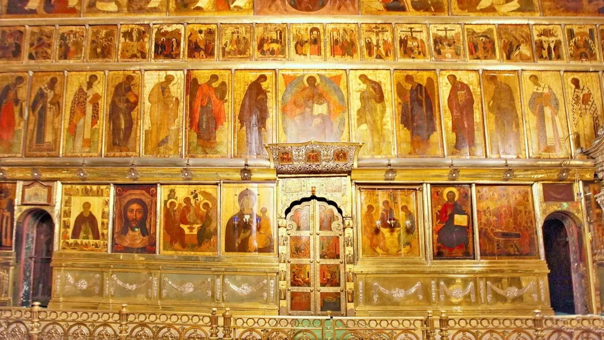 Икона Андрея Рублева «Святая Троица» в иконостасе Троицкого собора Троице-Сергиевой лавры. Фото: lavra.ru