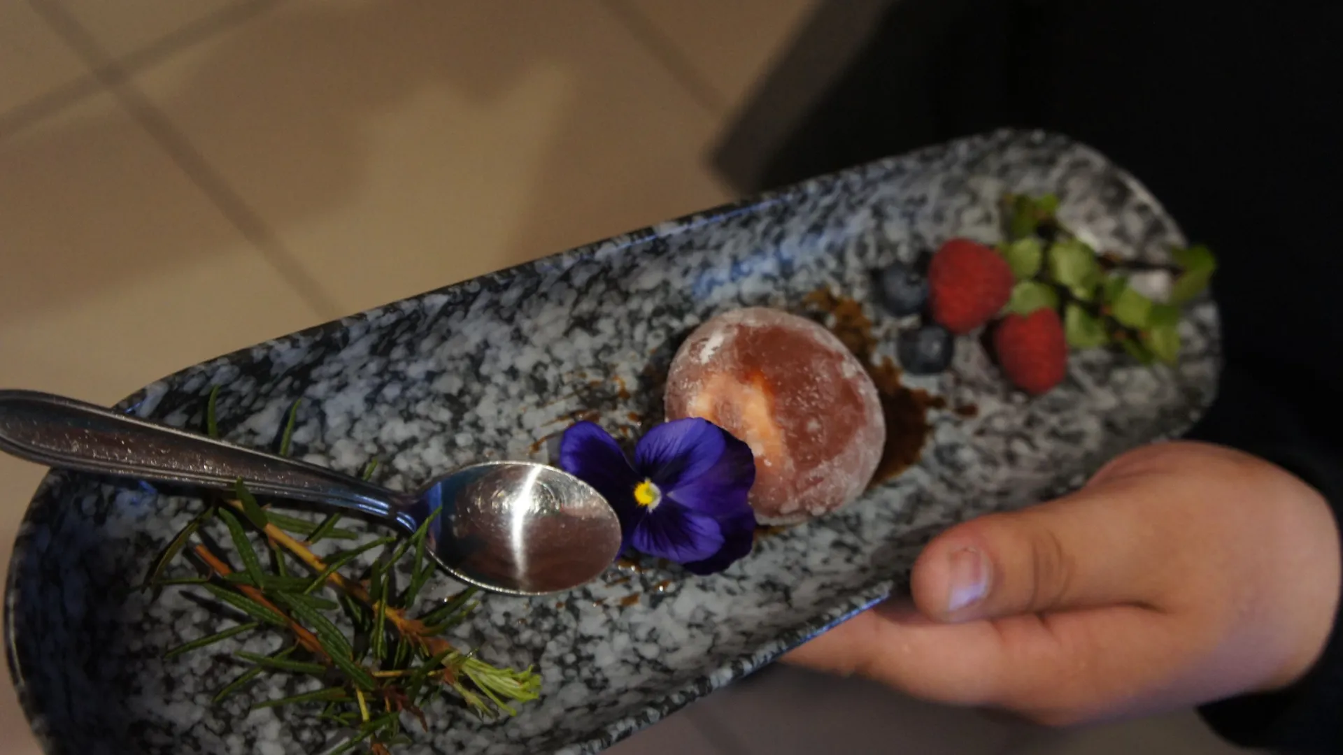 Оригинальный взгляд на подачу десерта. Фото из личного архива Андрея Прозорова