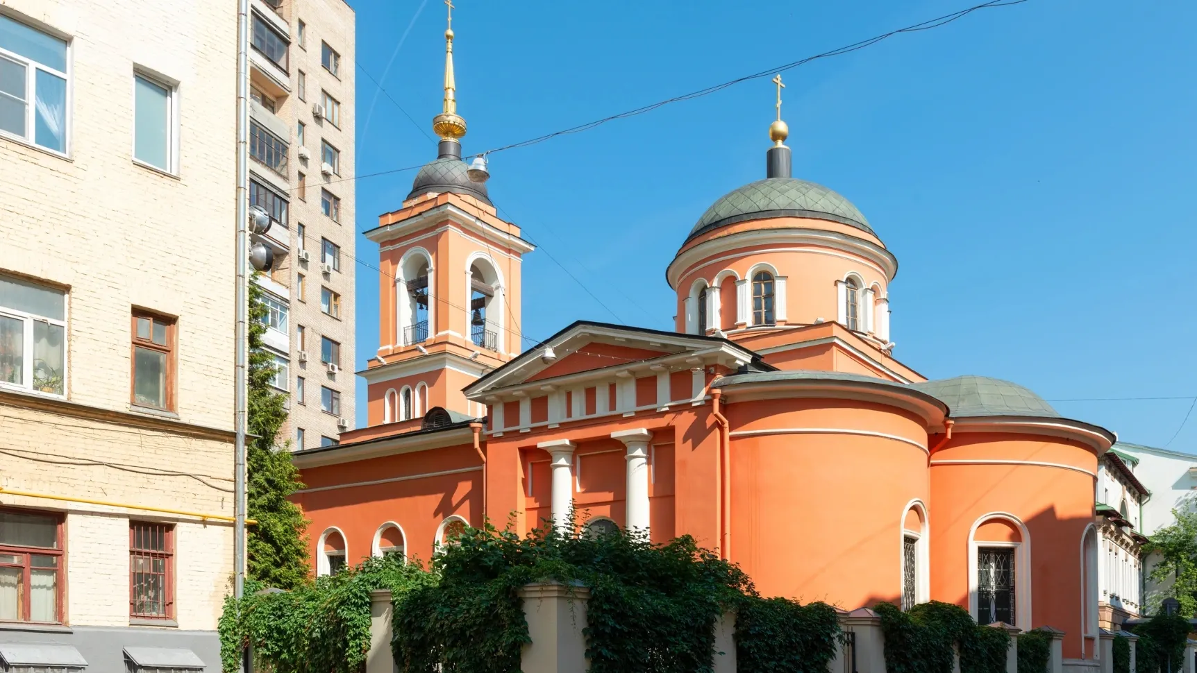 Церковь Афанасия и Кирилла, патриархов Александрийских, на Сивцевом Вражке, Москва. Фото: Pukhov K/Shutterstock/Fotodom