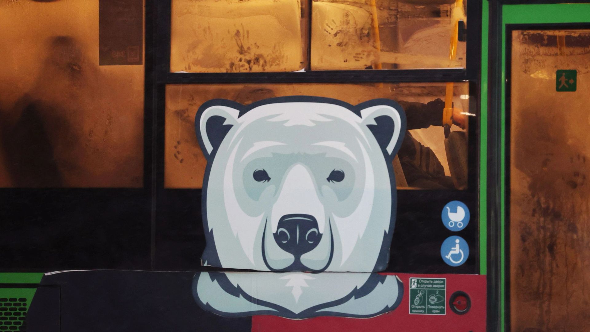 Жители Коротчаево и Лимбяяхи попросили губернатора решить проблему с транспортом