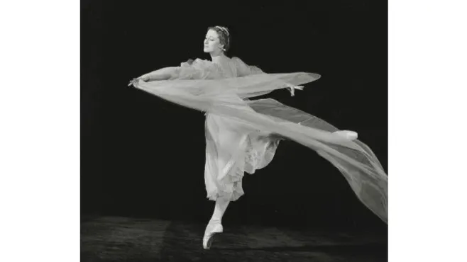 Майя Плисецкая в спектакле Большого театра «Раймонда». Фото: Евгений Умнов/МАММ/МДФ/russiainphoto.ru